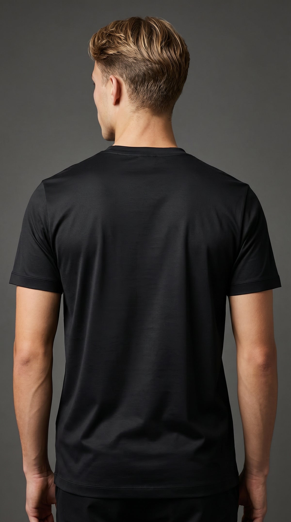 Achterkant van het zwarte glans t-shirt heren, slim fit pasvorm, RARE SOCIETY Signature Tee Obsidian Black