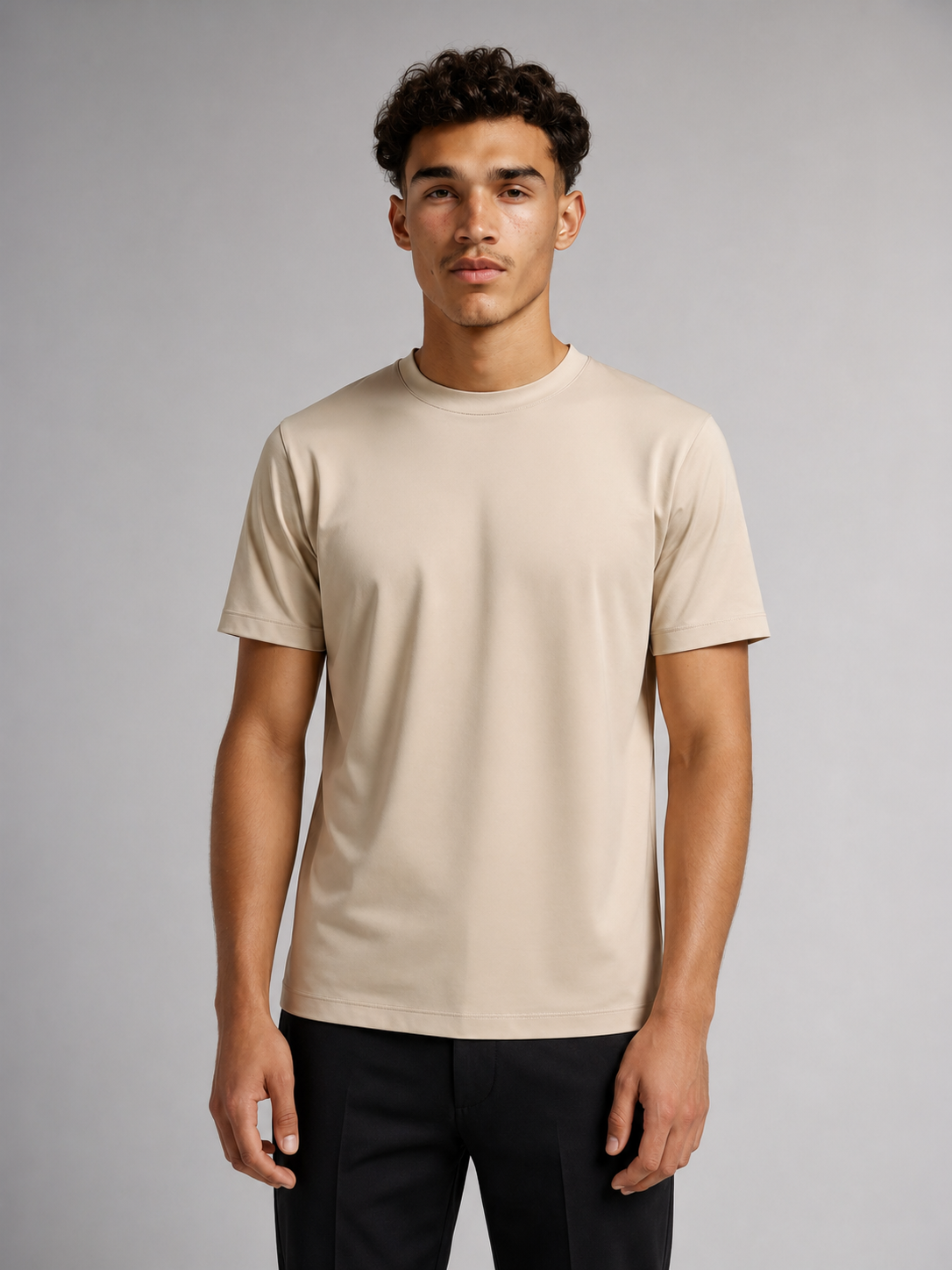 Beige premium T-shirt zonder pluisvorming, vooraanzicht